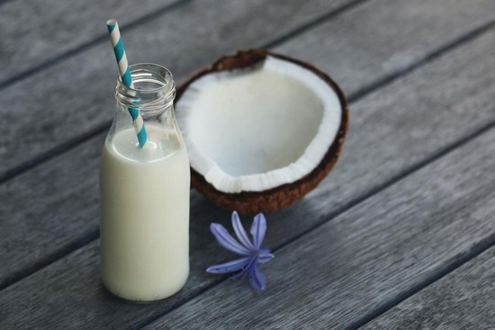 Кокосовое молоко: польза и вред для организма